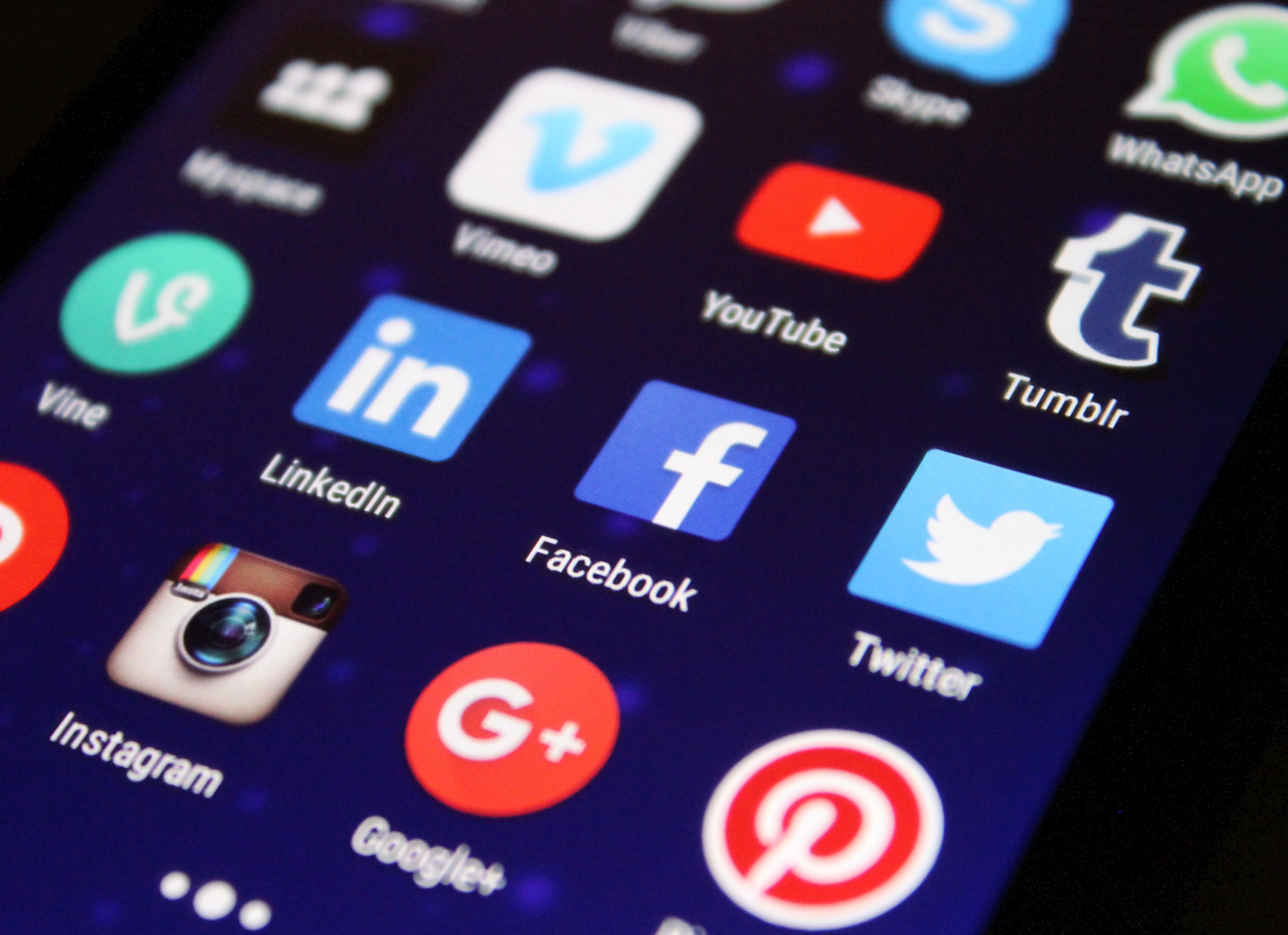 How To Become An Authority On Social Media