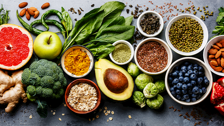 25 Of The Best SuperFoods For Weightloss, Detox & Energy. Plus find out the additional health benefits of each superfood and where you can get them. #superfood #healthychoices